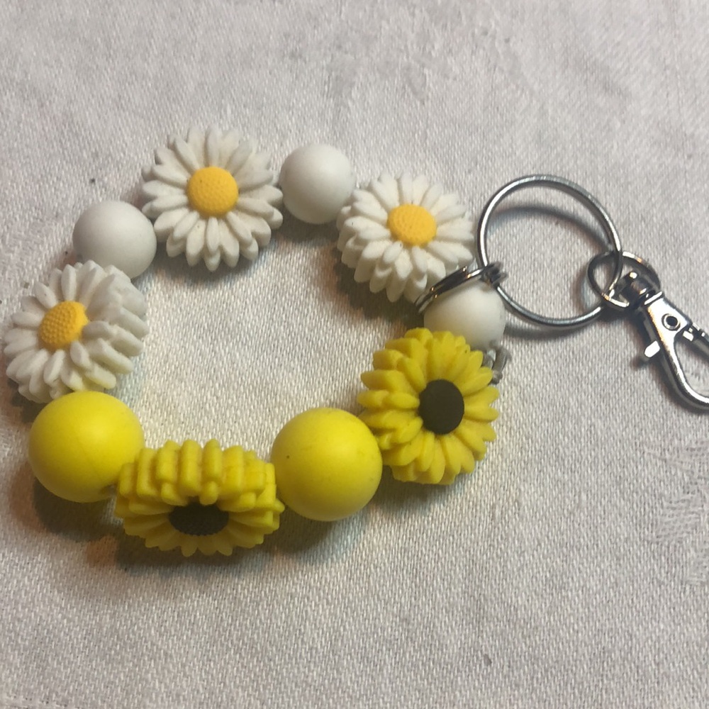 Yellow and White Daisy Keychain Bracelet